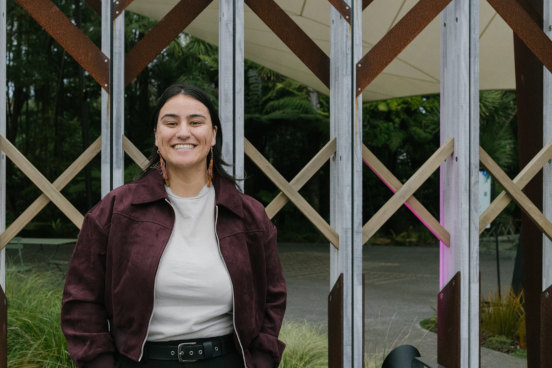 Danielle at the entrance to Hamilton Gardens